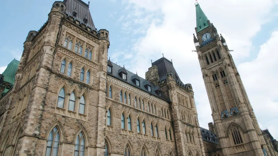 Bank of Canada scales back digital loonie project