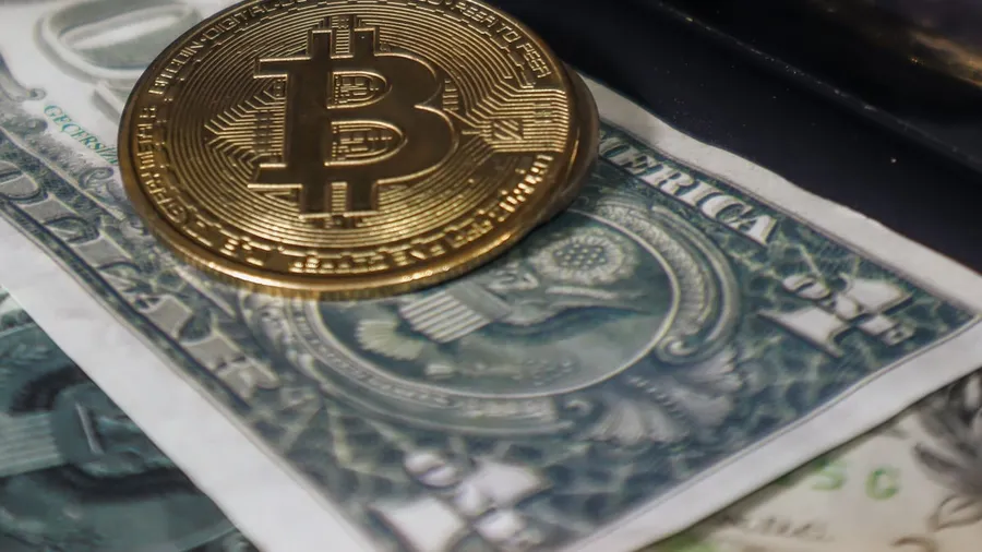 Bitcoin consolidation above $80,800 amid market anticipation