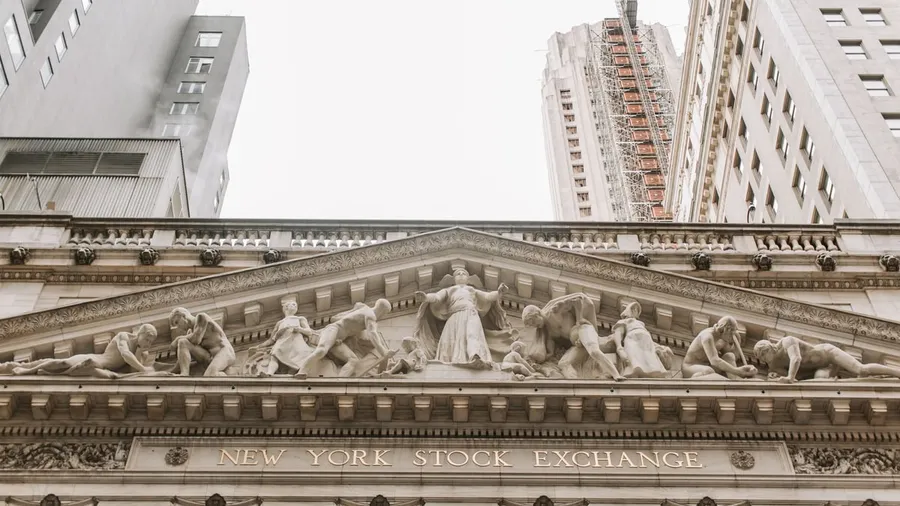 Bitcoin holds steady amid Wall Street's volatility