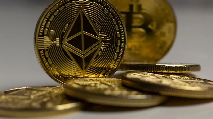 Ethereum shows double-top patterns against Bitcoin